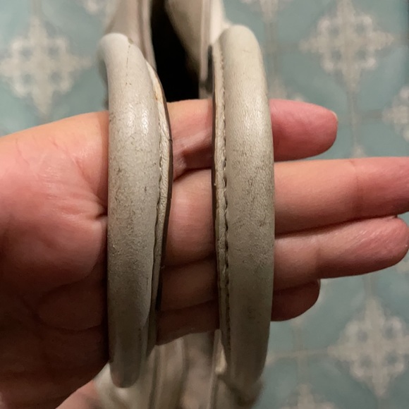 Michael Kors White Leather Bag - Picture 7 of 14